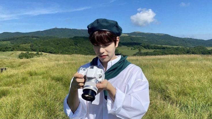 — seungmin au. 

sagada, 

they say that love will always be the reason to be happy, but is this saying still possible for two people who are in pain? 

crossing to each other’s heart, are they willing to let their heart love?