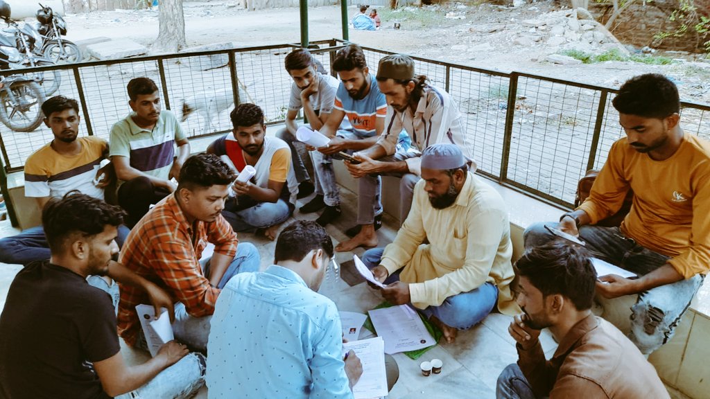 Sakil2210's tweet photo. जोधपुर में #AIMIM कार्यकर्ताओं द्वारा युथ विंग @EngineerMohsi13 सहाब के आदेश अनुसार पार्टी को मज़बूत बनाने के लिए शहर के सभी वॉर्ड जोड़ने के लिए सदस्य अभियान चला कर AIMIM को जमीनी लेवल पर मजबूती करने के लिए टीम गठित कर सदस्य बनने की जिम्मेदारी दी गई!
@aimimjaipur @NidaHashmiMim https://t.co/LaMCGNqSRH