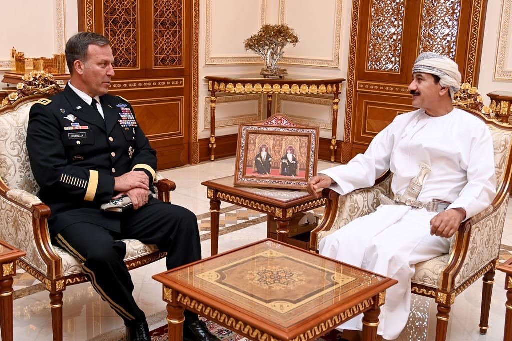 CENTCOM's tweet image. #CENTCOMCDR READOUT: U.S. CENTCOM Commander meets with Omani leadership to discuss security cooperation on June 19th, 2022
centcom.mil/MEDIA/STATEMEN…