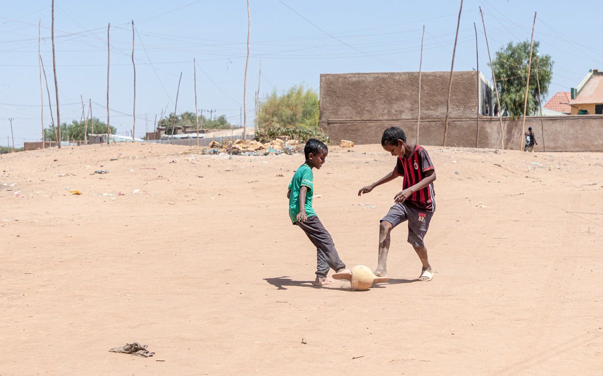 UNHCREthiopia's tweet photo. Today is #WorldRefugeeDay. 

We honour the courage, strength, and contribution of the millions of people around the world who have been forced to flee their homes due to violence, war, or persecution.

Whoever. Wherever. Whenever. 

Everyone has the right to seek safety. https://t.co/01m1ujIcQ5