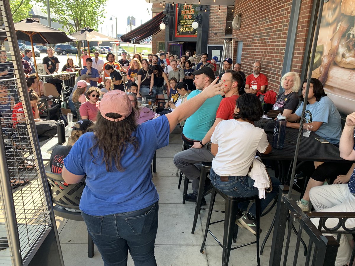 jamiep72061's tweet image. Laura W agitating the Bread &amp;amp; Roses faithful at #LaborNotes