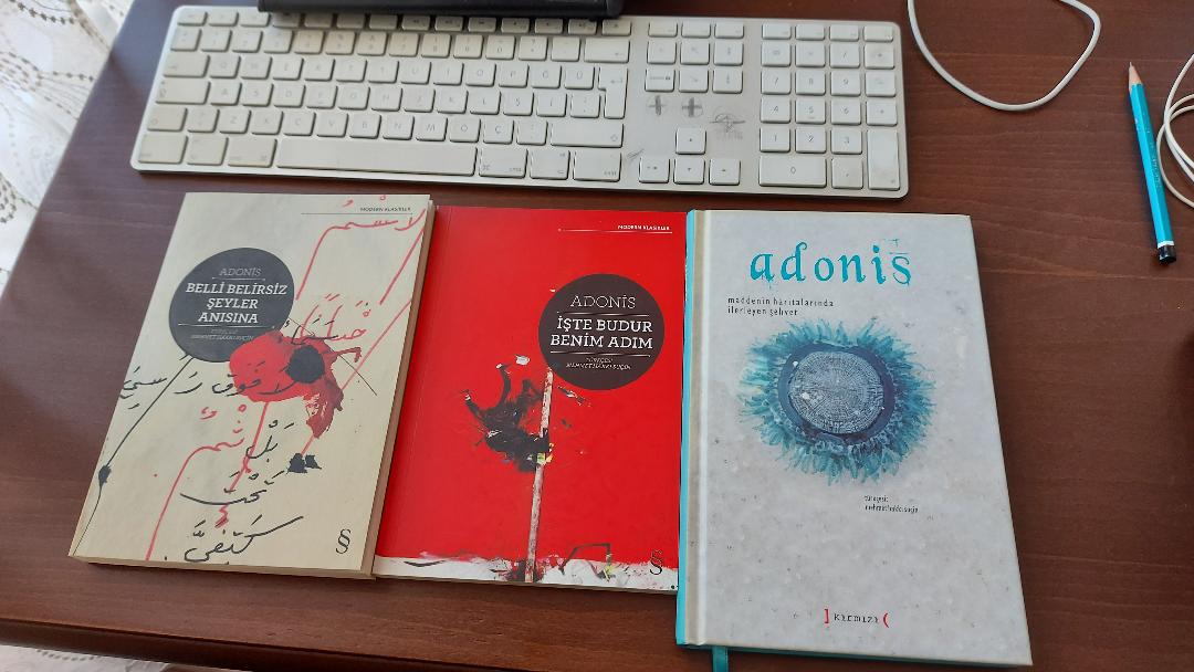 <a href="/ogulcannkutuk/">Oğulcan Kütük</a> <a href="/mhsucin/">Mehmet Hakkı Suçin</a> Adonis candır🤞 seni kandırmak istemem Oğulcan Kütük, dünya şairlerini de okumanı isterim🤞