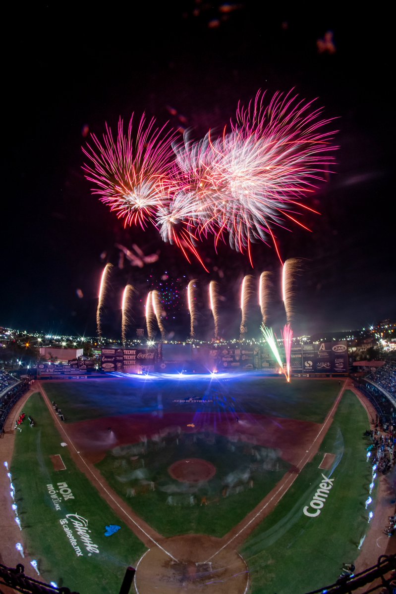 AcererosOficial's tweet photo. Broche de oro para cerrar el fin de semana de las Estrellas en nuestra bella ciudad. 🎆🙌

#LasEstrellasBrillanEnMonclova ⭐💫✨ https://t.co/Ef2NlZewcJ