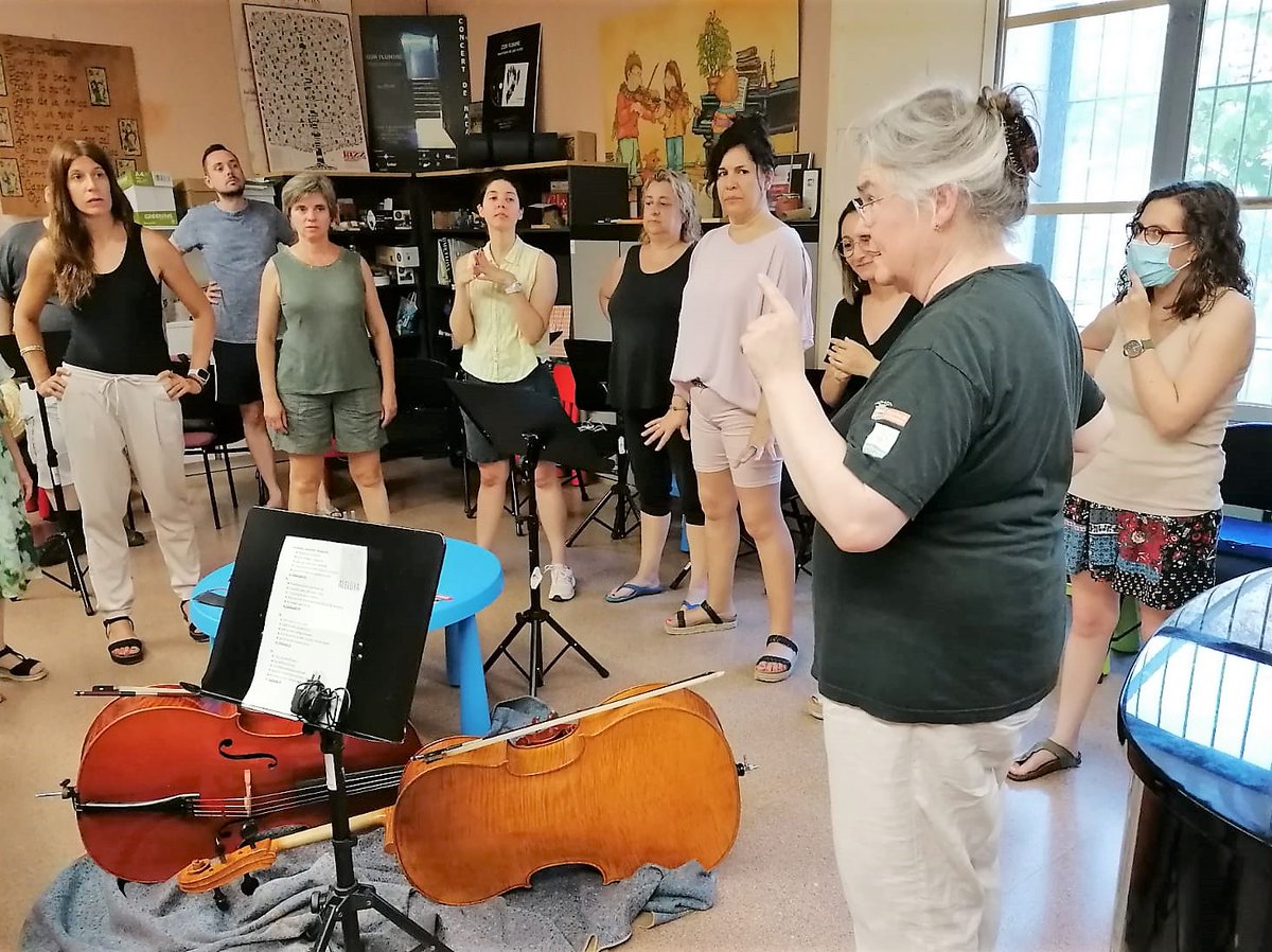 La coral de l'EAP Tortosa Est assajant per a la gran final d'EufòrICS.
Vols venir de públic?
📅 Demà, 21/06
📌 Centre Corporatiu d'#icscat i en línia
 Apunta't 👉🏻bit.ly/3xDmnB5
<a href="/icscat/">ICS. Generalitat</a>