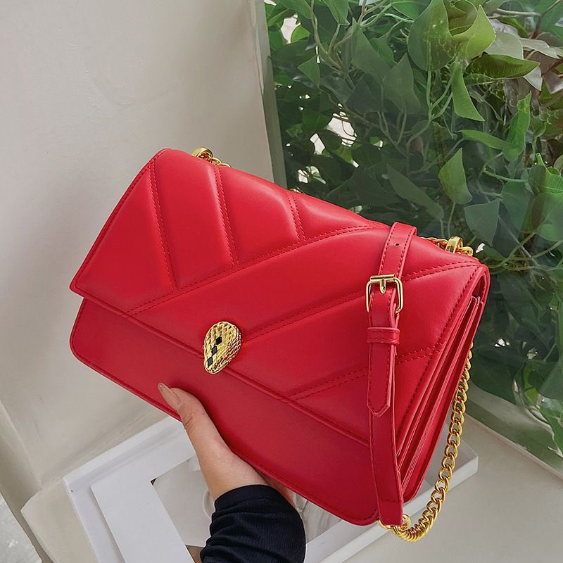 JadeTiendaa_NG's tweet photo. Happy New Week! Pls RT🙏🏾My customer is you and the other people on your TL🤲🏾

🏷: #8000 

Delivery is nationwide. Send a dm or click the link in bio to shop💫

#ShopJadè🛒🛍 #bags #style #classybags #daterush https://t.co/btPkeYw99u