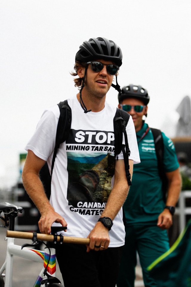 simpingforseb's tweet photo. anyways, here is sebastian vettel's t-shirt and helmet, aiming to raise awareness about what's happening to tar sands in canada!! https://t.co/vynfgaCbmJ