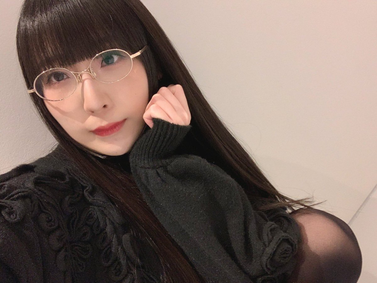 22220301ma's tweet photo. TIRTIRのクッションファンデ届いた😭
和田輪になりてぇ(????)
リップモンスターと丸眼鏡買って、姫カットすればだいたい和田輪になれる気がする(????)
このツイはSH6F見ながらツイートしてる()
#SH6F #和田輪 https://t.co/acQSuBJPKb