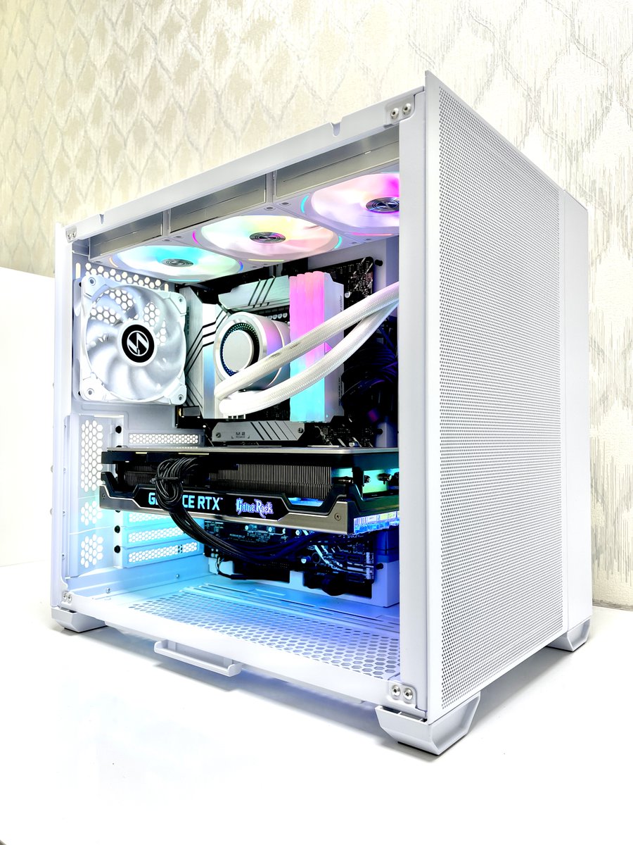 Small White Gaming PC in UAE
#gccgamers #gamingpc #whitegamingpc #dubai #uae #oman

For more details visit
gccgamers.com/gaming-vr/gami…