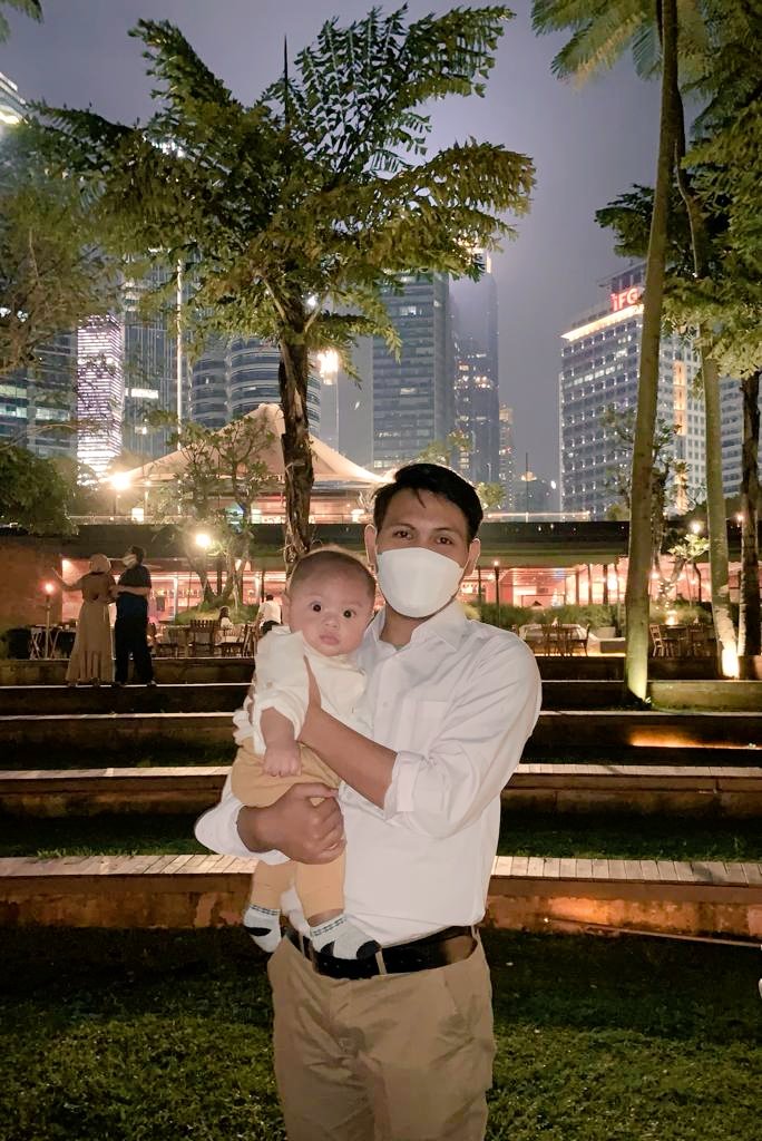 endahambaar's tweet photo. Dua jagoan dan kesayangan mama Ambar. Happy Father Day Suamiku @avifauliaR 💙 https://t.co/7T7sWbUuKm