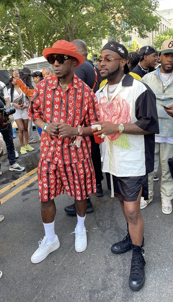 LEWINSKl's tweet photo. man Davido is fly af 🤩 https://t.co/L8xaN0oeTf