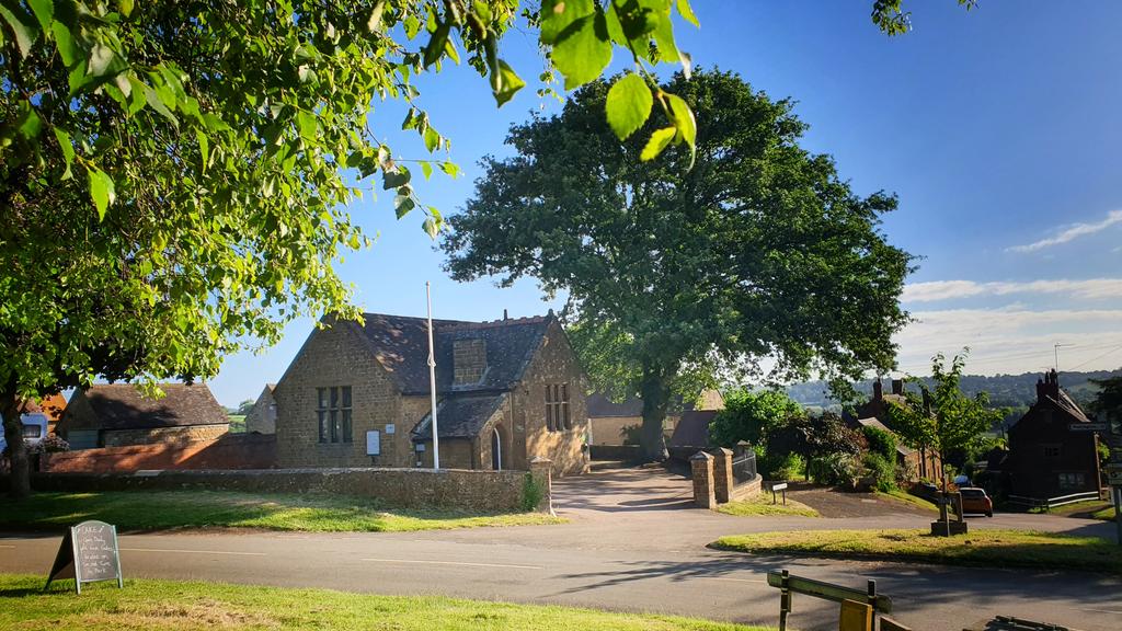 Shotteswell village looking lovely this morning. With fully equipped kitchen, WiFi, electric car charging point available, capacity to 100 people, tables and chairs and very reasonable rates #parties #village #carchargingpoint #village #banbury #parking