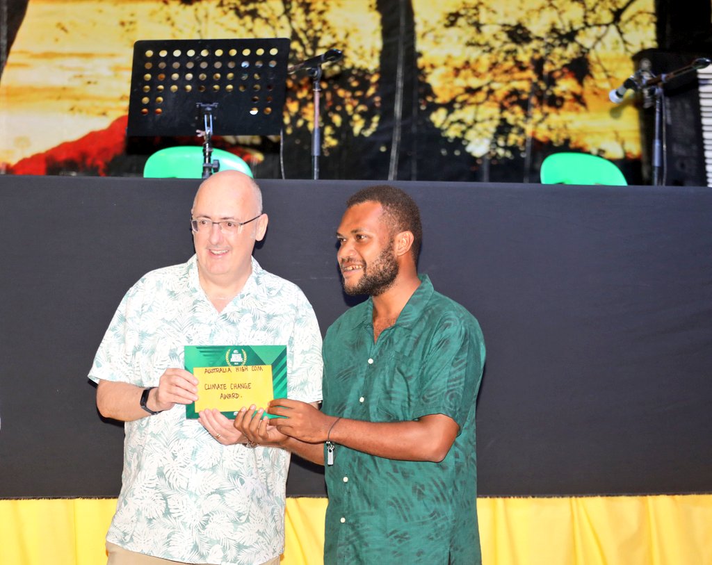 solsmasi's tweet image. Excellence in climate change reporting. Congratulations @JeremyGwao Thank you @AusHCSols #MASI #MediaAwards2022 One of Jeremy's many submissions for Climate Change Category as seen in #ClimateTracker  climatetracker.org/shrinking-seaw…