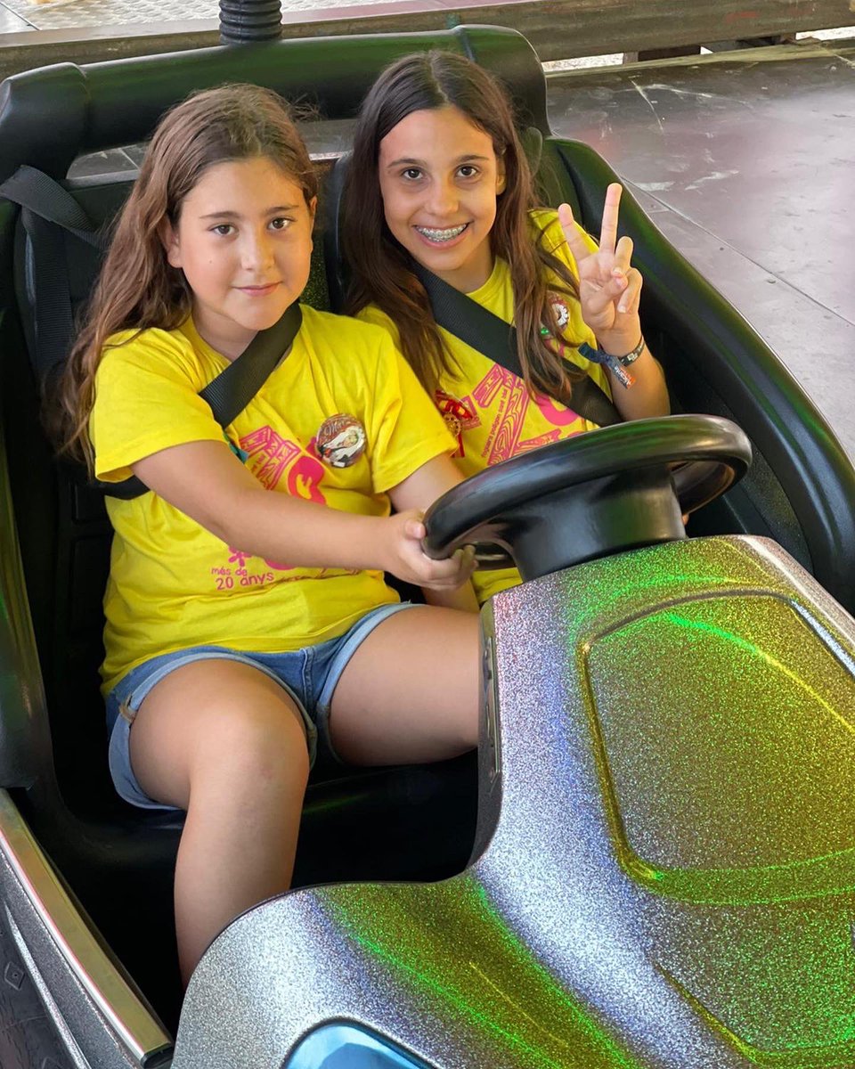 Infantiles en la Feria de Atracciones. Disfrutando y afianzando su amistad. 

#infantilesforever 
#feriadeatracciones 
#PSB2022
#fogueres2022
#fogueres 
#hogueras2022
#másde20añossiendoespeciales
#mesde20anyssentespecials