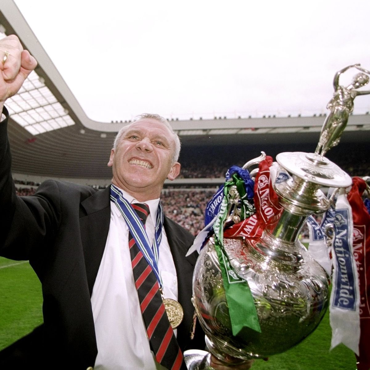 Hoje a lenda do Sunderland, Peter Reid completa 66 anos !!!
Happy birthday     