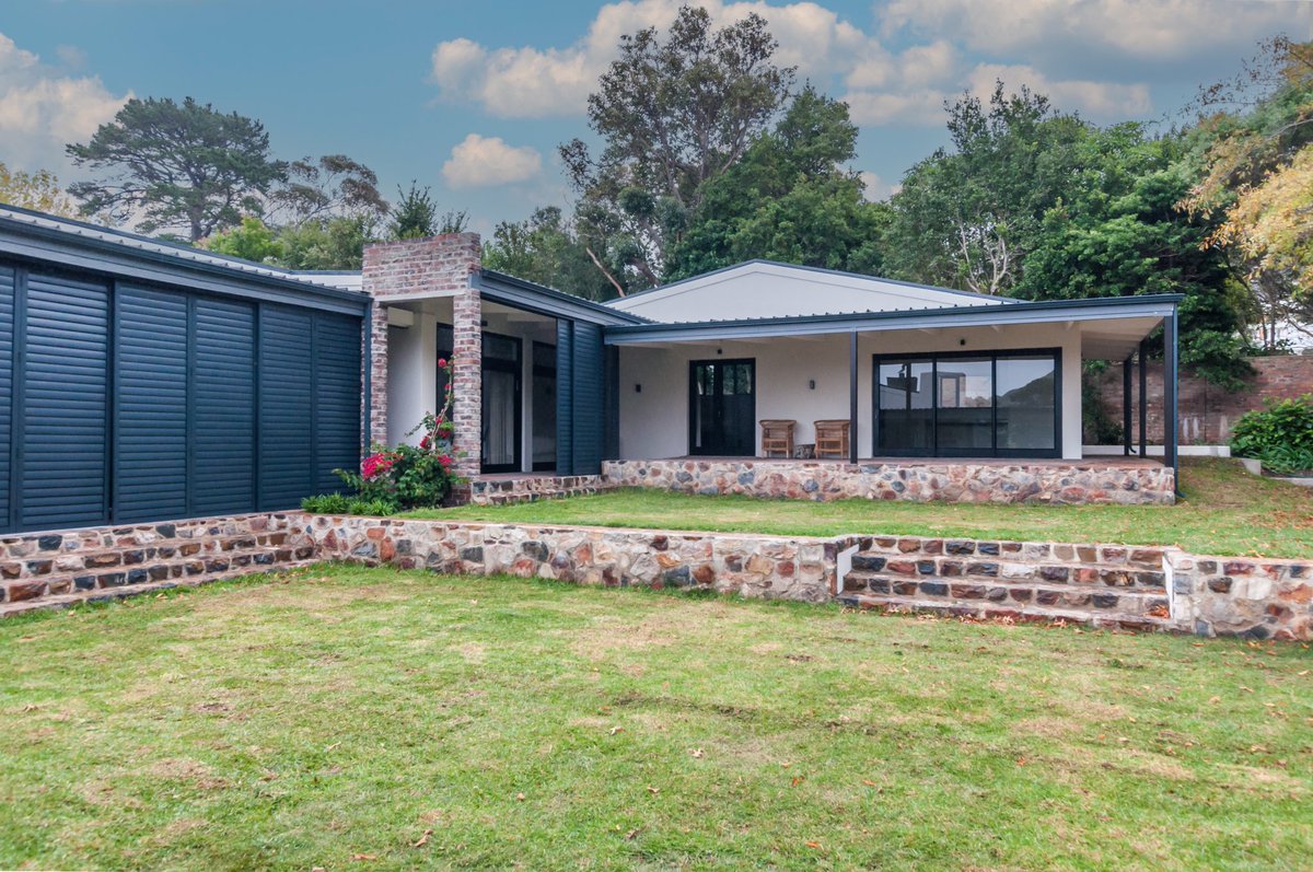 MetalWindows1's tweet photo. A little piece of Heaven in Hermanus. Low maintenance, superior quality Forman Brand Aluminium products by @MetalWindows1 021 448 4333 contact Bronwyn #holidayhome #aluminiumwindows #aluminiumdoors #renovation #custommade #madeincapetown #formanbrand #metalwindows https://t.co/5EuKTQbksm