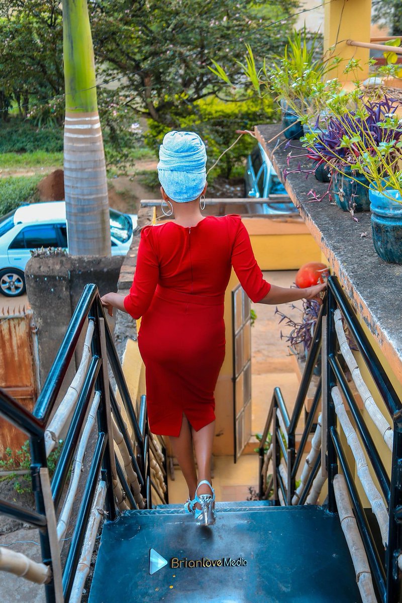 kilembaqueen's tweet photo. Stepping into the new week like...
#kilemba #headwraps #headwrapstyle https://t.co/ubKlakDLPk