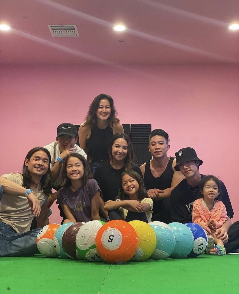 พี่แทมมี่พี่สาวของมาร์ค แชร์รูปภาพมาร์คกับครอบครัวใน IG ค่ะ 
🔗instagram.com/p/CfBJXLVu838/…
#Mark #MarkTuan <a href="/marktuan/">Mark Tuan</a>