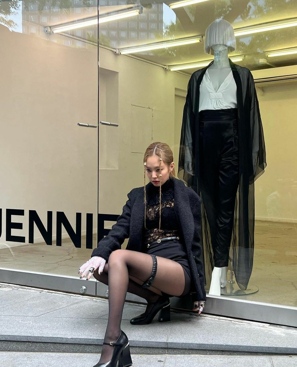 🙈
instagram.com/jennierubyjane…
#JENNIE #jenniekim #jennierubyjane #CHANEL #CHANELMakeup  #hera #VOGUE