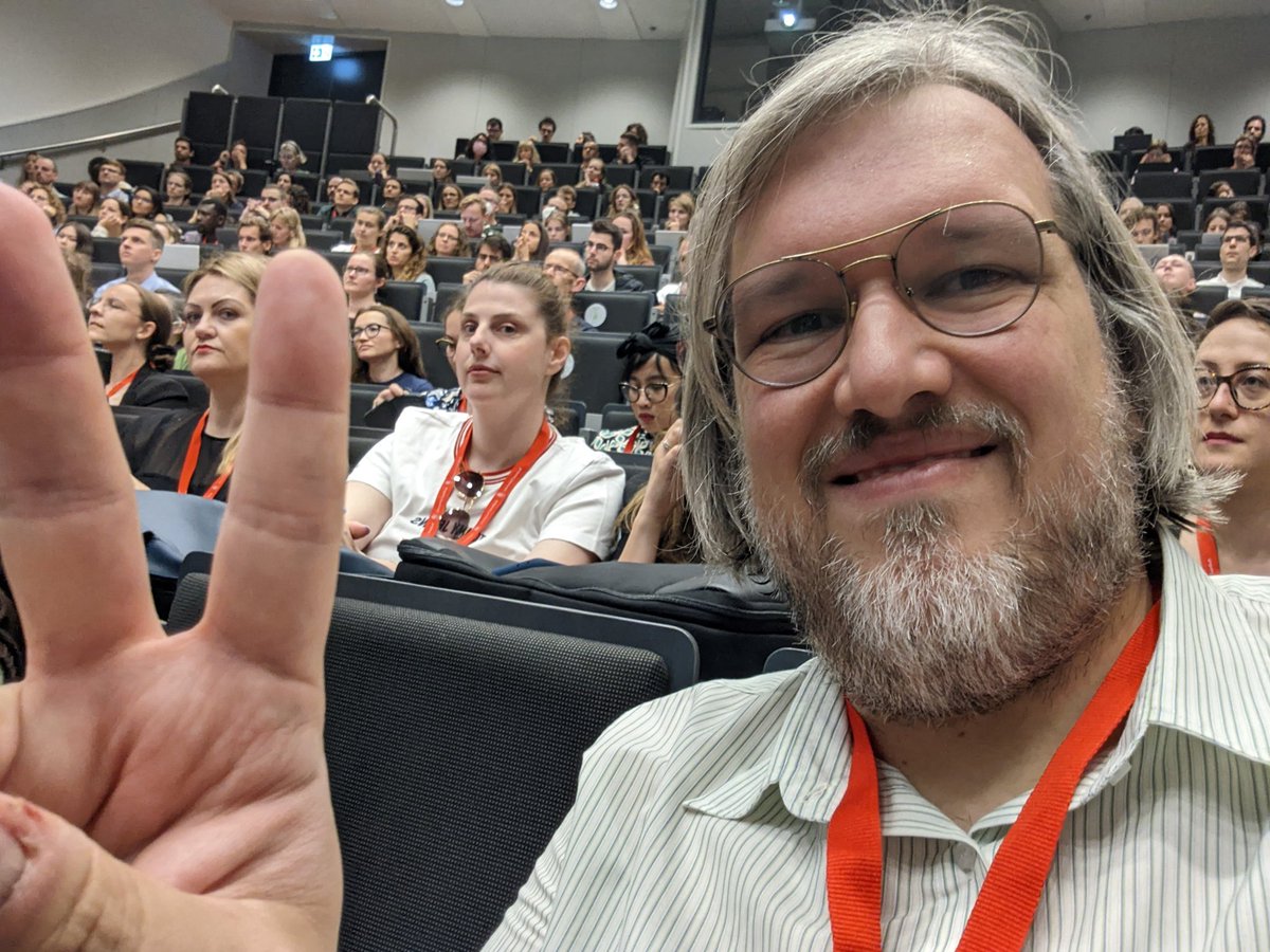 MethodsNET's tweet photo. Biggest summer school, biggest opening ceremony I have ever been to @MethodsNET #3srm @Radboud_Uni @RadboudNSM @RUsummerschool LL https://t.co/gWCrjBsNdv