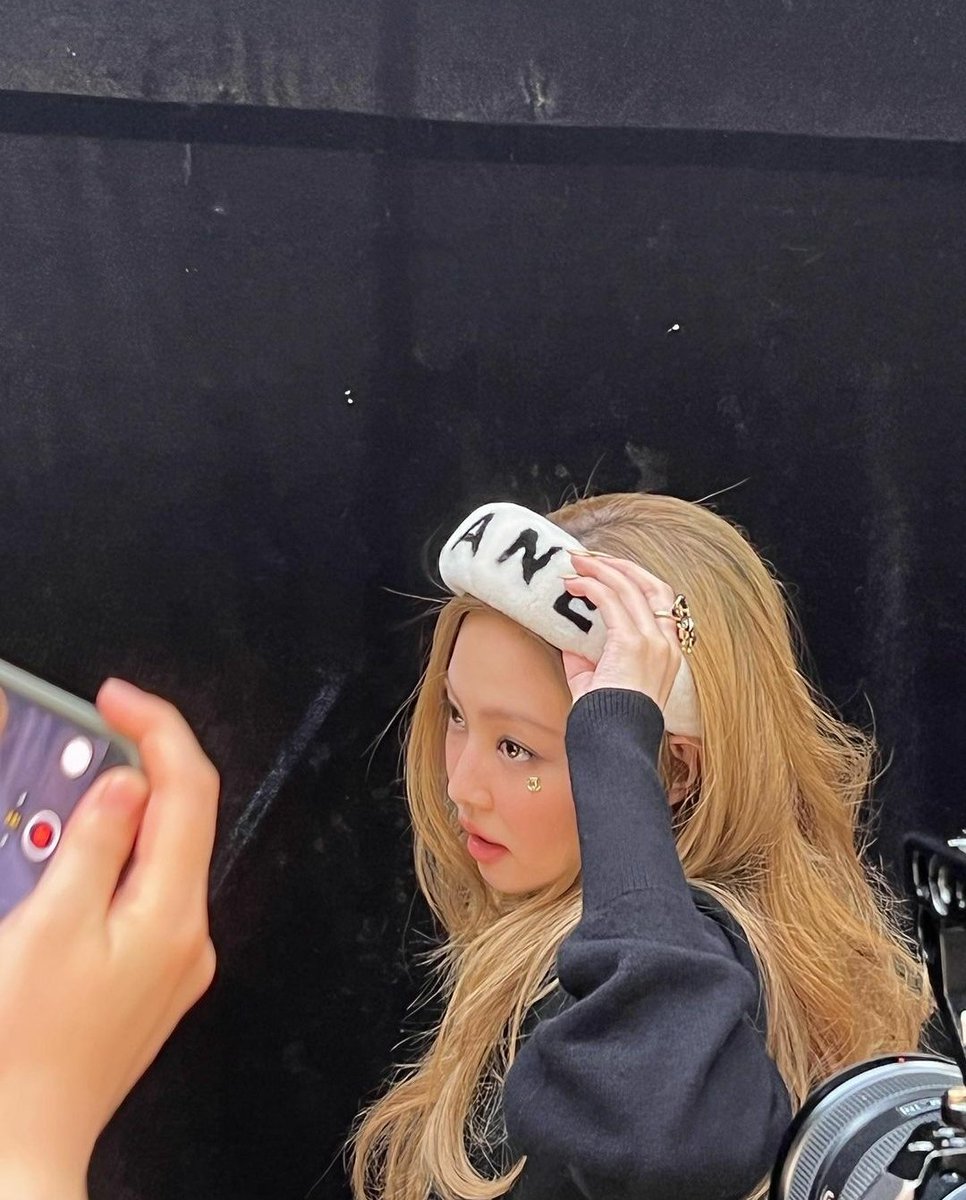 instagram.com/jennierubyjane…
#JENNIE #jenniekim #jennierubyjane #CHANEL #CHANELMakeup  #hera #VOGUE #BLINKS