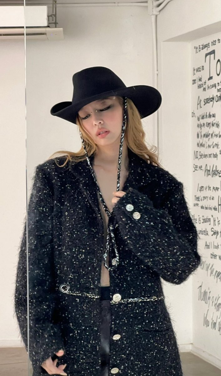 Wow 😍🙈
instagram.com/jennierubyjane…
#JENNIE #jenniekim #jennierubyjane #CHANEL #CHANELMakeup  #hera #VOGUE #BLINKS