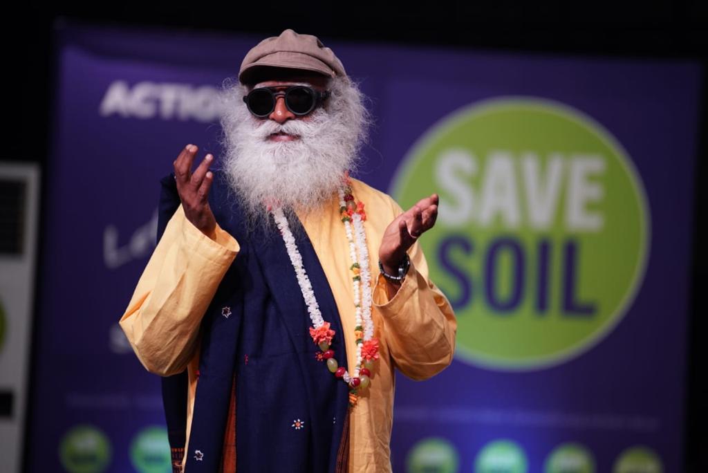cpsavesoil's tweet photo. .@SadhguruJV comments on how fantastic it is that even the group of hearing-impaired children in the audience have “heard” the #SaveSoil message. #SaveSoilKarnataka 
https://t.co/z6MmqMf5nE #ConsciousPlanet https://t.co/qpsn7z6Q7x