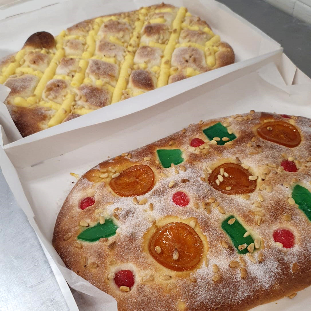 T’agrada més la coca de FRUITA o la de CREMA per celebrar la revetlla de #SantJoan? Encarrega les teves coques a #FornPadró! 🎉🎇🔥 #SantJoan2022 #NouBarris #Barcelona