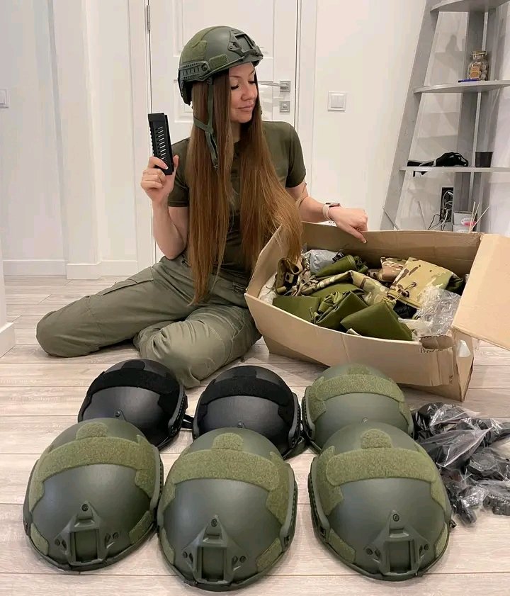 Ukrainepetscare's tweet photo. We just got these 4 American helmets for Ukrainians soldiers please your donations are very useful #ARMYwithyouBTS  #ARMYSelcaDay #ArmyForeverBangtanForever  #ARMY #ArmyForever #Army_PillarOfStability #armyowns_feedback https://t.co/Aqbk0XOttZ