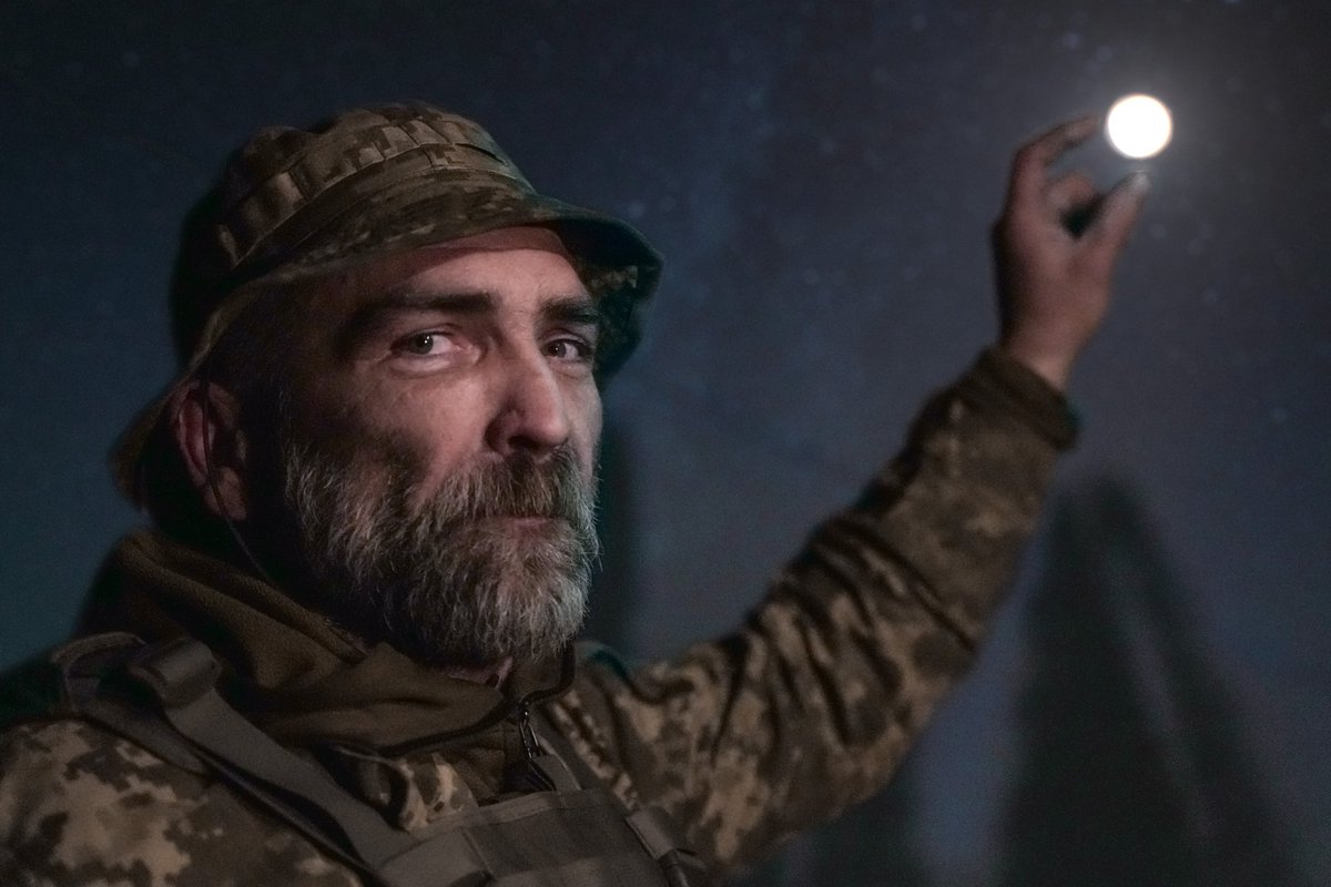 Valerii_Markus's tweet photo. Дуже важко писати прощальні слова щодо Людини, яка була нам настільки рідною. Олександра, нашого друга, більше немає. Нашого брата більше немає. Він загинув смертю, якої більшість із нас навіть не заслужили – він загинув у бою, як воїн. Власне, він і жив, як воїн.

Далі ⬇ https://t.co/sTqOyeNeVP