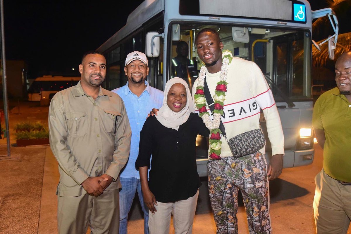 AfricaFactsZone's tweet photo. Mauro Icardi, Ander Herrera, Ibrahima Konate and Stefan de Vrij are all spending their holidays at national parks in Tanzania.

Herrera and his wife have visited Zanzibar and Serengeti.

Icardi and his wife also visited Ngorongoro, Tanzania last year.

Konate is in Zanzibar. https://t.co/FlQKPNXov4