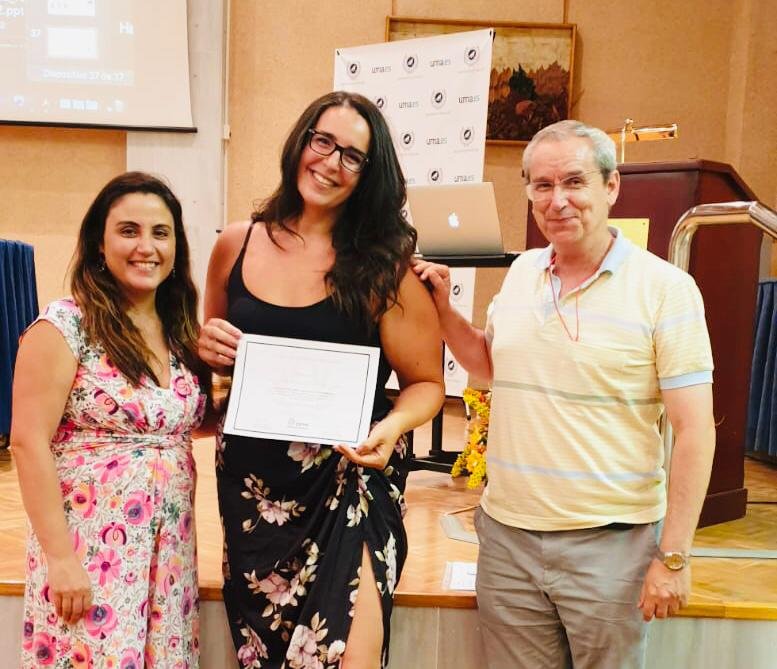 👩‍🔬🧑‍🔬 Ayer tuvo lugar, en el Salón de Grados de la Facultad de Ciencias de la Universidad de Málaga, la III Reunión del Área IBIMA_Rare.
🏆 Este año la galardonada con el II Premio al Mejor Trabajo Científico Interno ha sido Elena Rojano   
Enhorabuena!!