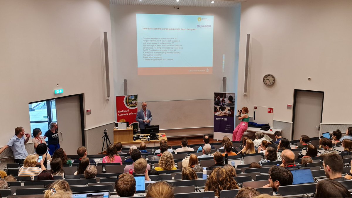 @rihoux_methods introducing @MethodsNET at the #3srm #socialscience #methods #summerschool at @Radboud_Uni in #Nijmegen, NL. MethodsNET was founded to provide world-class PhD training at accessible rates. More than 400 participants at the kick-off first-year event. Impressive!