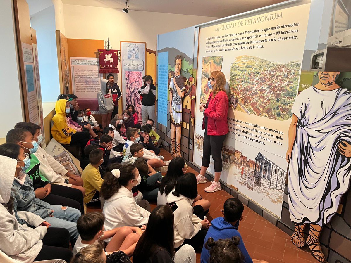 InmaculadaPonfe's tweet image. Primera parada de la excursión de quinto de primaria en Santibañez de Vidriales donde visitamos el campamento romano "Petavonium" 😊

#ExcursiónEscolar #ExcursionesFinDeCurso #concepcionistas