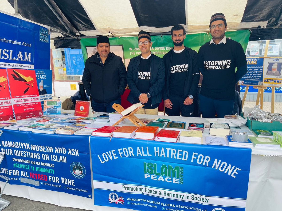 #fathersdaysurprise 

Leicester @AMEA_UK came out on #FathersDay to give awareness of Islam in Leicester
QUEENS ROAD , SUMMER FAIR

books and 130 leaflets taken by guests

@ukmuslims4peace