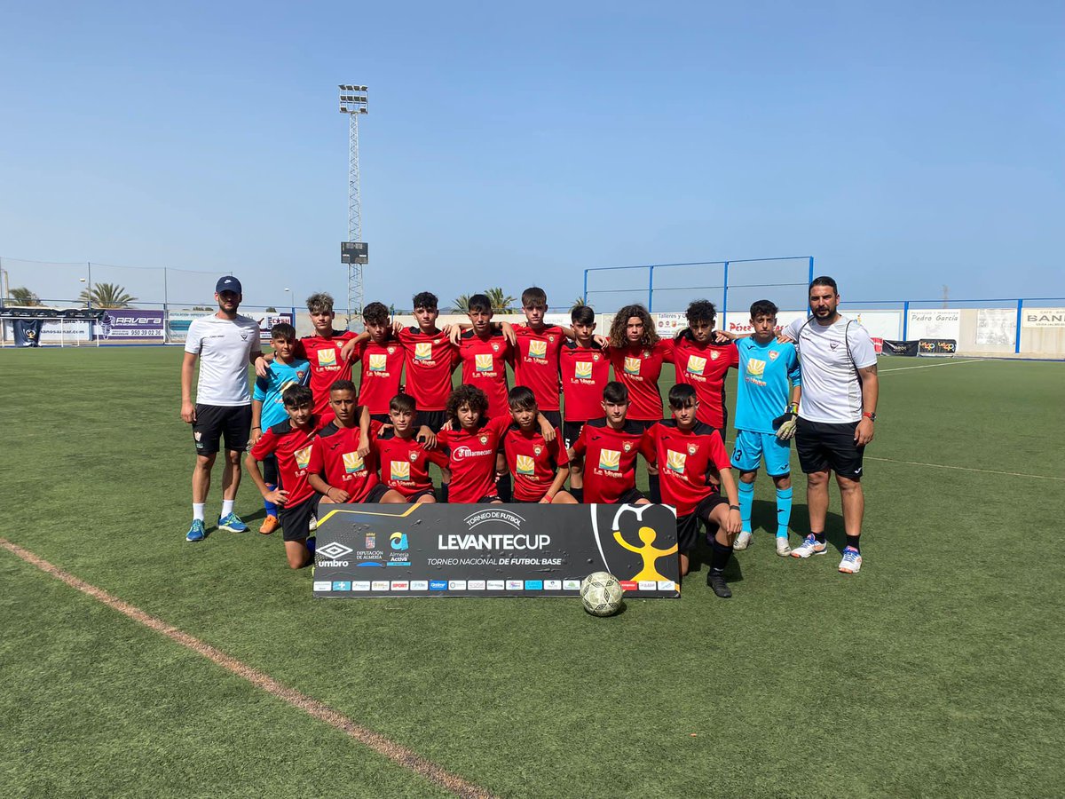BoscoCiezaClub's tweet photo. Enhorabuena a los chicos por su experiencia en la Levante Cup!. Y desde el club queremos agradecer su comportamiento y actitud, así como a los familiares que les acompañaron. Mención especial para Álvaro y Oscar por su dedicación con estos chicos. Feliz verano a tod@s!! https://t.co/MX0ZSXlF22