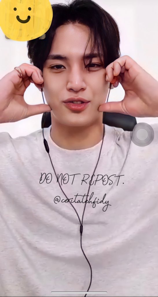 ceritatehfidy's tweet photo. [220620 shopee fansign 1:1 with Mingyu]

Me : “Are you a vampire? 
🐶 : “Huh vampire? rrrrr”
Me : “because u look so unreal”
ARGHHHH i love him so much! sebelum telfonnya mati, dia bilang “i love your energy” sambil senyum 😭❤️ #MINGYU #민규 https://t.co/ZaQOrDViRz