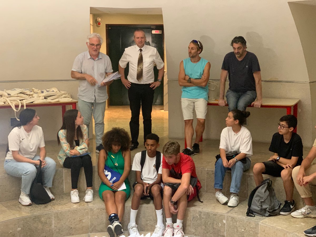 bcailhol's tweet image. Stage #MathC2+ sur @AcademieNice au labo @LjadNice qui se termine avec un moment convivial pour féliciter les élèves de leur travail. A l&apos;année prochaine ! Grand merci aux mécènes @CasioFrance @Ellipses_Off, aux professeurs et aux organisateurs @Mathemarium