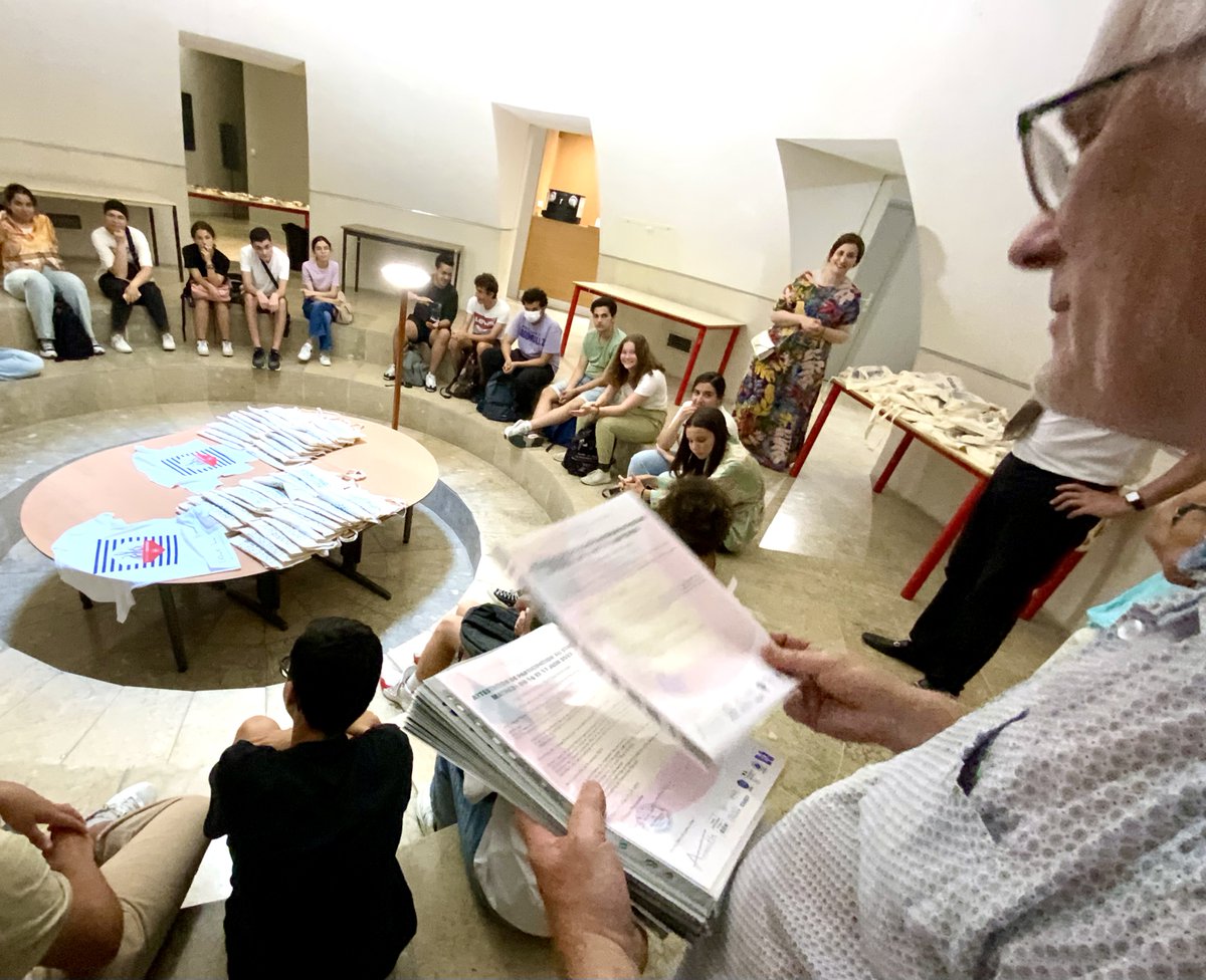 bcailhol's tweet image. Stage #MathC2+ sur @AcademieNice au labo @LjadNice qui se termine avec un moment convivial pour féliciter les élèves de leur travail. A l&apos;année prochaine ! Grand merci aux mécènes @CasioFrance @Ellipses_Off, aux professeurs et aux organisateurs @Mathemarium