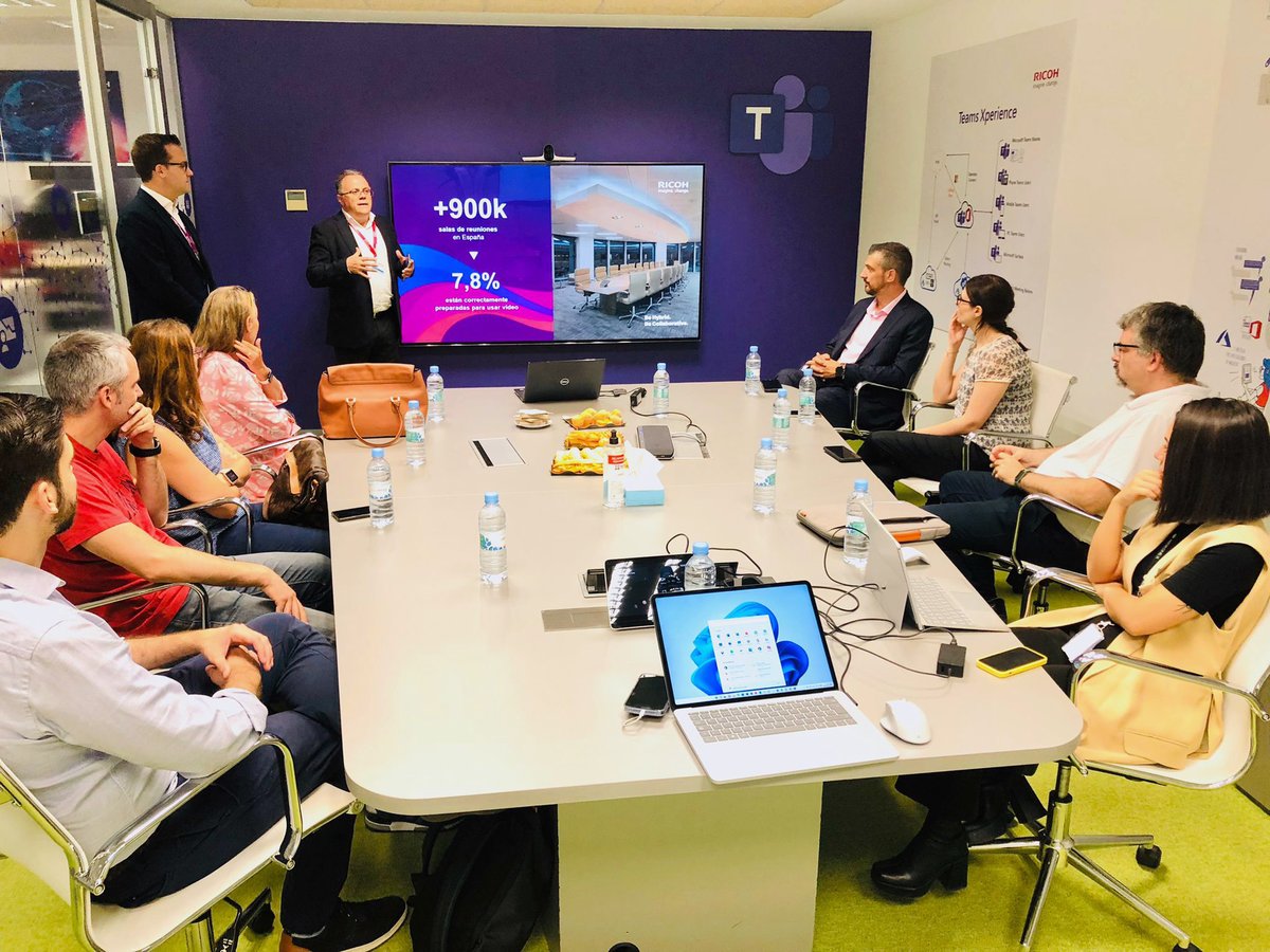 ricohspain's tweet photo. ☕️Inauguramos nuestra sala Kintsugi en Alcobendas con una sesión sobre el #TrabajoHíbrido. Un desayuno para compartir nuestra visión para liderar el cambio en el trabajo y en la que contamos con nuestro partner @MicrosoftES para una demo de Surface Hub 2S y la Smart Camera con AI https://t.co/GOvJIebs9B