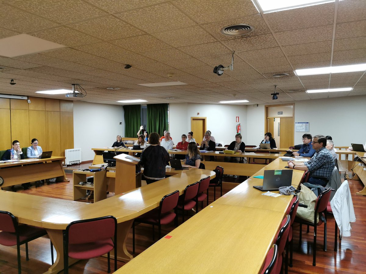 premiere_eu's tweet photo. #SCAR #AKIS meeting in #Lugo, Spain: Opening presentation by Elena about the #CECRA training for Galician advisors who were very keen to join courses. "Why was it so successful?" asks Eelke Wielinga @i2connect_EU.
"It was the interaction and networking the related practices".😊 https://t.co/3Lp7ymB0o6