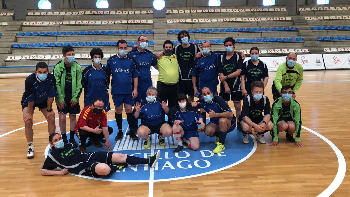 AsociacionAspas's tweet photo. Terceira xornada da liga de fútbol sala de @SOGalicia
Nesta ocasión o marcador foi de 2-5 a favor de #Prodeme e de 4-4 fronte a #Apader e o resultado: competición, emoción e bos momentos 🤩 https://t.co/65M60IoxN5