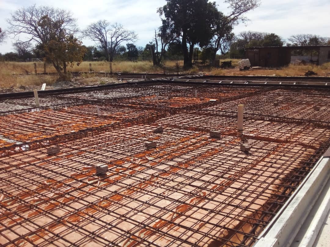 NASA_NAMIBIA's tweet photo. JUST IN: 
Is it looting or maladministration?
NASA Kavango west leadership visited the abandoned and incomplete Nkurenkuru VTC, in Kavango west. 
Ministry of higher education through TVET awarded a tender in 2020 to build the only vocational training center in Kavango west region https://t.co/hD984KABf2