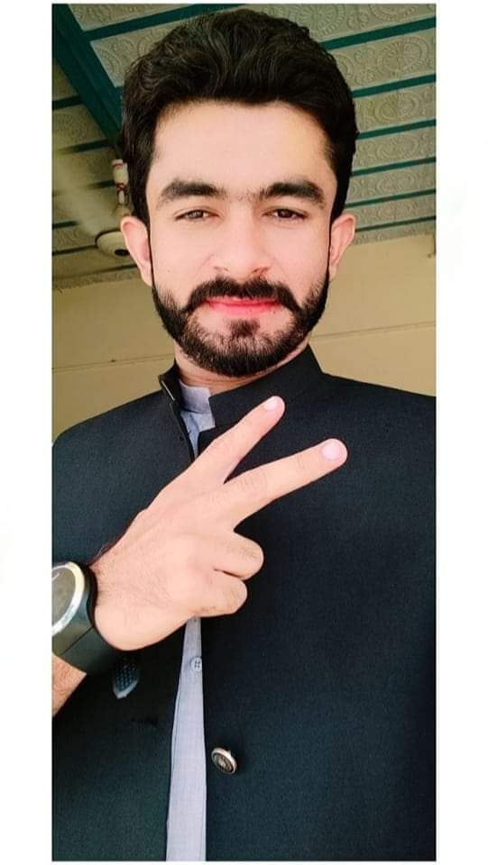 JavedAh17682928's tweet photo. ہم مارے گئے خودکشی کی نام پہ. 
#JusticeForAshfaqShar https://t.co/SH7Joig4up