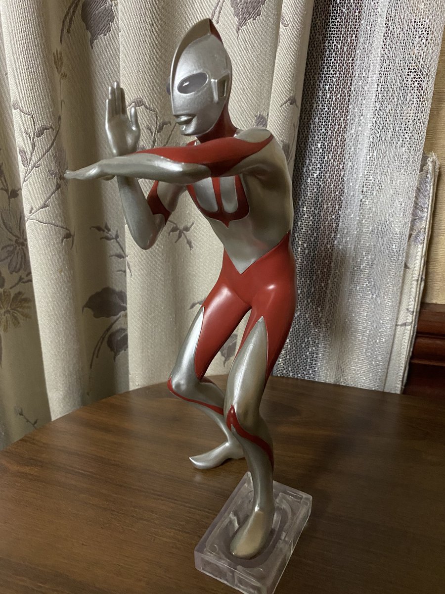 昨日一番くじで取ったウルトラマンのフィギュアとラバーコースター
名刺のラバーコースターも当たったので大満足 