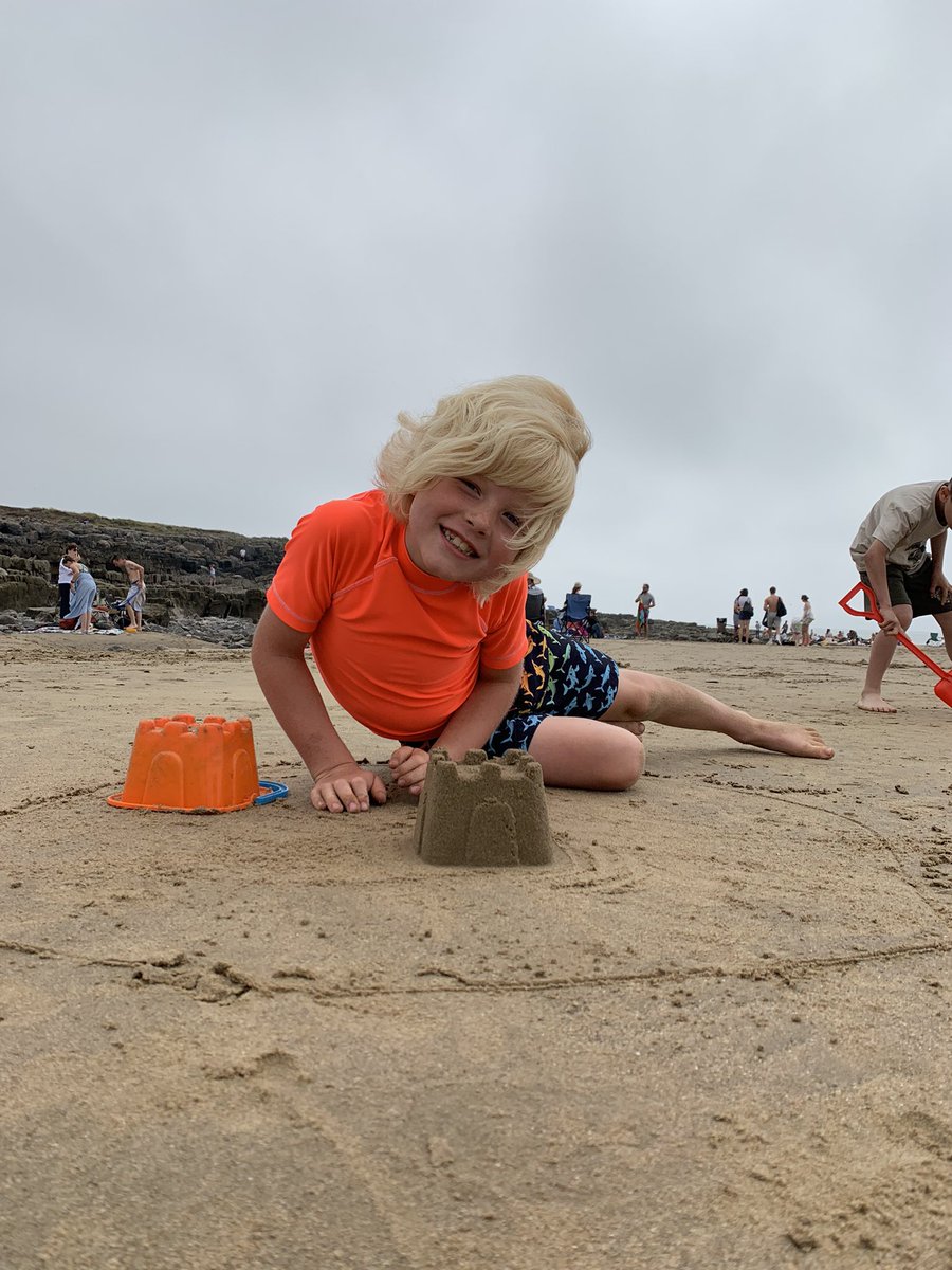 LomasHaley's tweet photo. We’ve had an amazing weekend in #WALES so lucky to see starfish on the beach!⭐️🏝  

@AbbotsPrimary @MissLilley1 https://t.co/mNThpR5fln