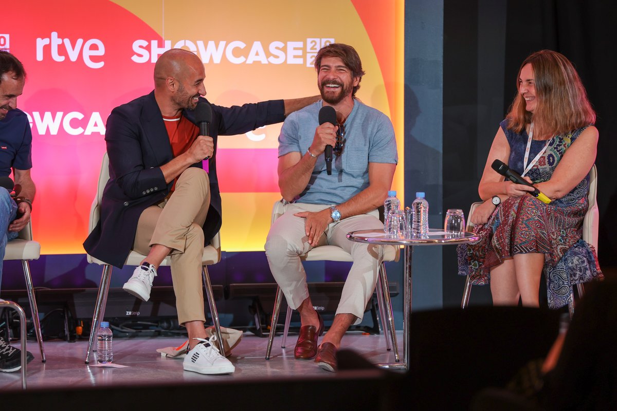 DloProducciones's tweet photo. Os dejamos unas fotos del #ShowcaseRTVE22 en el que estuvimos presentando #LaCazaGuadiana con José Manuel Lorenzo @Jmlonset junto a @alainhernan, @FELIXGOMEZactor, @sr_hueso, #RafaMontesinos y #MarDíaz. ¡EQUIPAZO! https://t.co/RgCbM7J5Q6