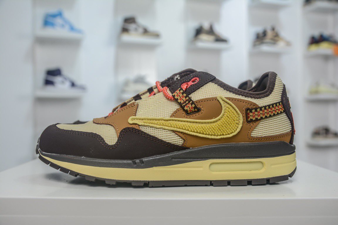 Ptshoesx's tweet photo. 🗝399 Travis Scott x Nike Air Max 1 “Cactus Jack” 经典倒钩 公司级👏同源正品 同源原材 匠心完美打造鞋款前后部分皆包裹有咖啡色护边。鞋侧的 Swoosh 依旧进行了倒置处理原楦原纸版数据开发升级回弹PU缓震中底材质全新独家开模底纹橡胶鞋底官方型号: DO9392 SIZE：36-45 https://t.co/uhvcf6WQs4