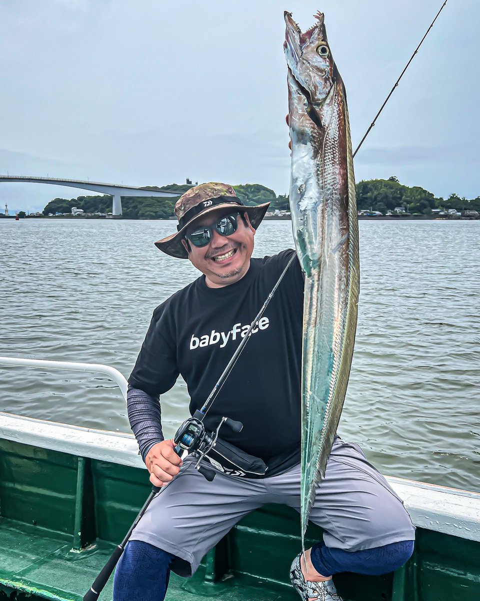 Ryu75007's tweet photo. 雷魚に続き、また長い魚。。。
Rod : Saltiga BJ AGS 65XHB-SMT
Reel :TIERRA A IC 150H-DH
Line : TORAY Jigging PE #1.5 + Smooth Lock+ 38lbs (Fluoro 2m)
Rig : テンヤ
Wear: Daiwa アパレル
Eyewear: Costa
#太刀魚. #scabbardfish. #sabre. #高知. #浦戸湾. #daiwa. #ダイワ. #saltiga. https://t.co/oQbhaQJh0h