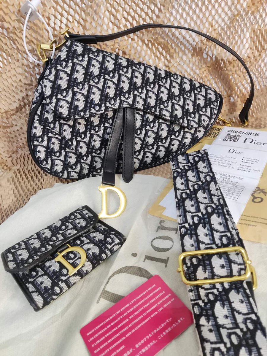 MecoNarvaez's tweet photo. DIOR 2 in 1 Saddle Bag/Sling Bag
Wallet 
Available Onhand

TOPGRADE QUALITY

Embroidered 
With adjustable/detachable strap
Inclusion: Dustbag, care card  &amp; receipt

🏷️Selling Price: 1200php 
Open for lay away https://t.co/JGqXDCU96I
