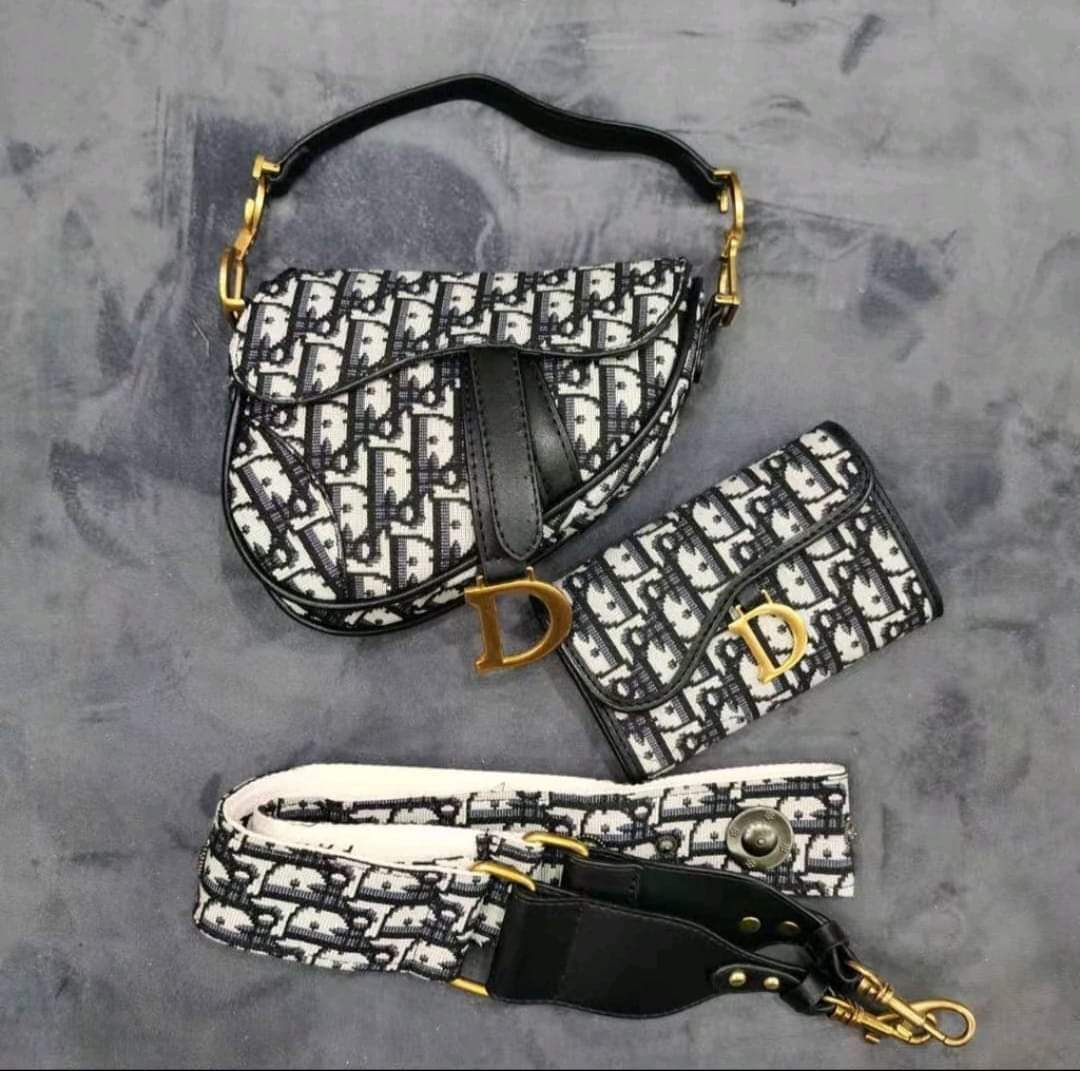 MecoNarvaez's tweet photo. DIOR 2 in 1 Saddle Bag/Sling Bag
Wallet 
Available Onhand

TOPGRADE QUALITY

Embroidered 
With adjustable/detachable strap
Inclusion: Dustbag, care card  &amp; receipt

🏷️Selling Price: 1200php 
Open for lay away https://t.co/JGqXDCU96I